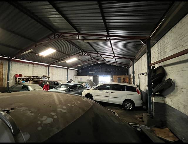 310M² WORKSHOP FOR SALE IN SPRINGS CENTRAL